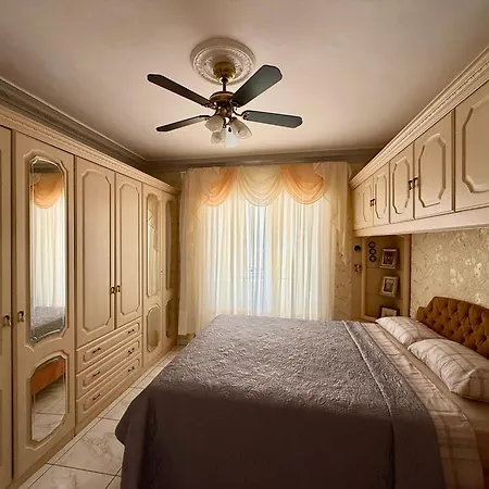 Violetta Villa *